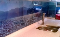 Çimstone kristal tanecikli beyaz LAPLAND modeli mutfak uygulaması.Cimstone Renk Kartelasi, Mutfak Tezgahı. Mermer. Çimstone, Çimstone Mutfak tezgahı, Mutfak Tezgahları, Belenco Mutfak Tezgahı Çimstone Mutfak Tezgahı Granit, Çimstone Mutfak Tezgahı Çeşitleri, Çimstone tezgah tasarımları ve uygulama fotoğrafları, Tezgah arkası cam panel ve çimstone set üstü uygulaması Altaş Granit firmasınca yapılmıştır.